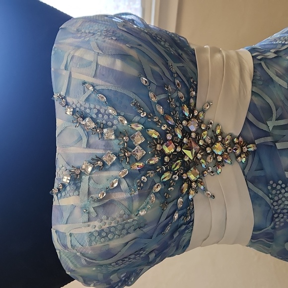 Size 4, Homecoming/pageant/prom cocktail avail w or w/o removable waist train! - Picture 4 of 10